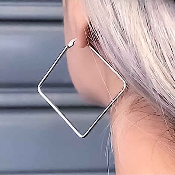 🔴𝟭𝟬/$𝟮𝟱🔴NEW Large Square Hoop Earrings - Picture 15 of 15